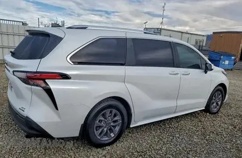 TOYOTA Sienna 