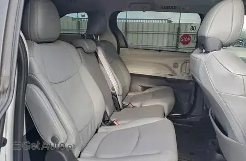 TOYOTA Sienna 