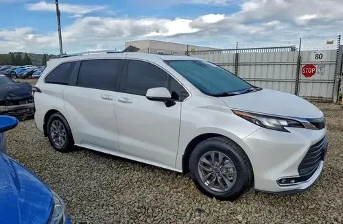 TOYOTA Sienna 