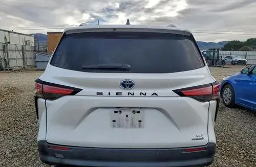 TOYOTA Sienna 