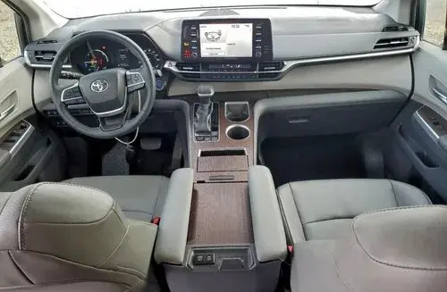 TOYOTA Sienna 