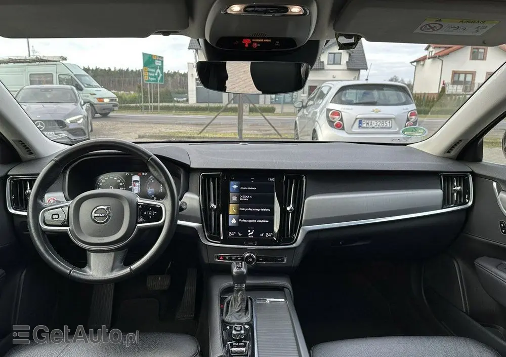 VOLVO V90 