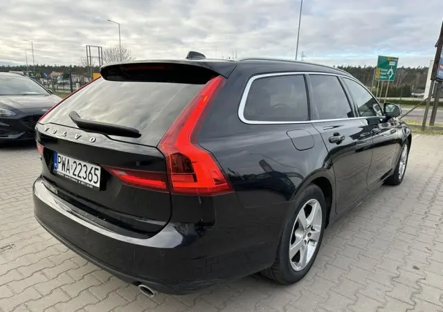VOLVO V90 