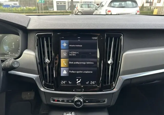 VOLVO V90 
