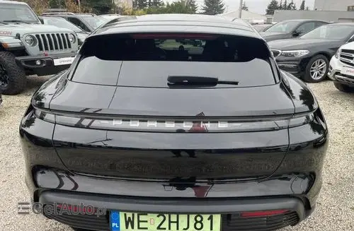 PORSCHE Taycan 