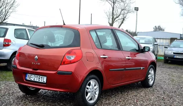 RENAULT Clio 