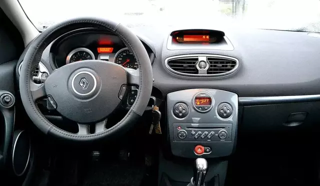 RENAULT Clio 