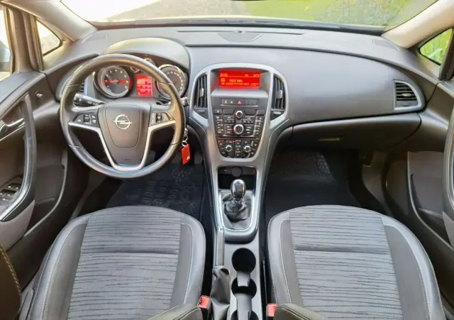 OPEL Astra 1.4 T Edition 150