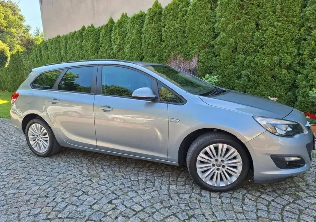OPEL Astra 1.4 T Edition 150