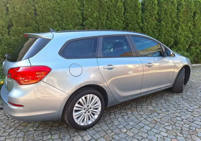 OPEL Astra 1.4 T Edition 150