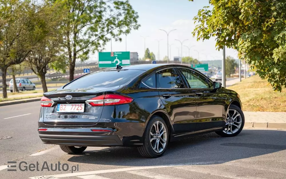FORD Mondeo 2.0 Hybrid Titanium
