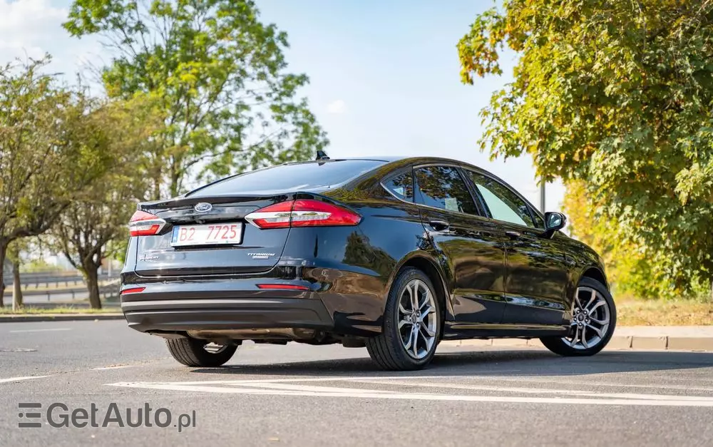 FORD Mondeo 2.0 Hybrid Titanium