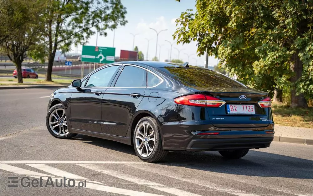 FORD Mondeo 2.0 Hybrid Titanium
