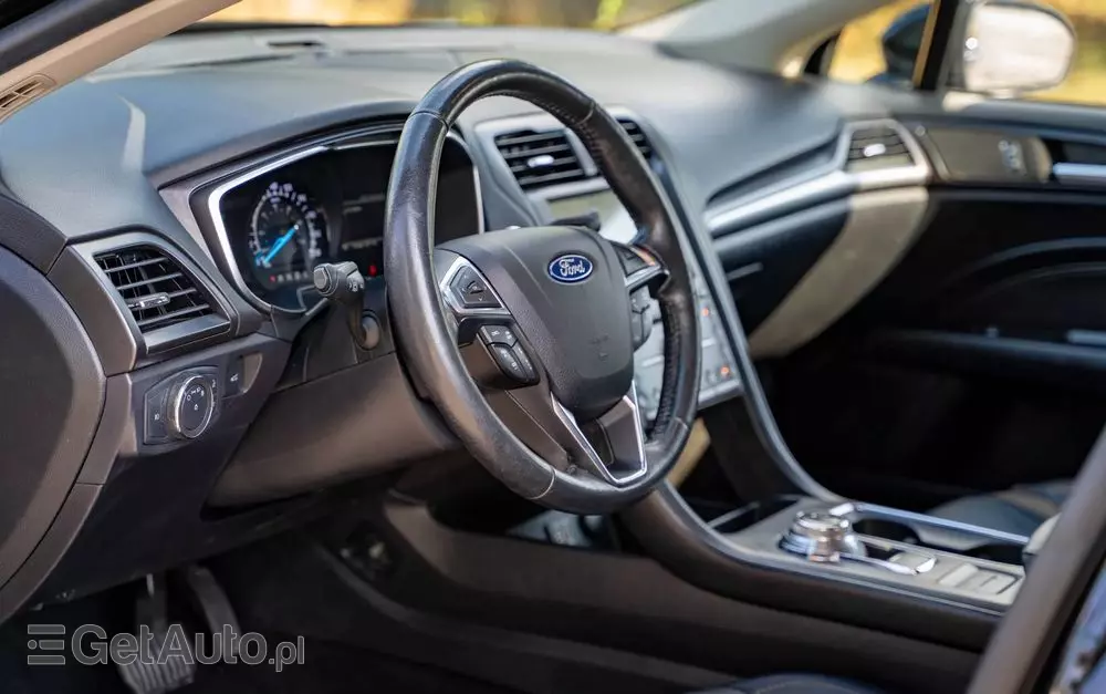 FORD Mondeo 2.0 Hybrid Titanium