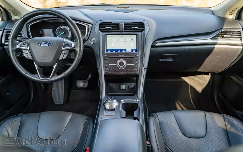 FORD Mondeo 2.0 Hybrid Titanium