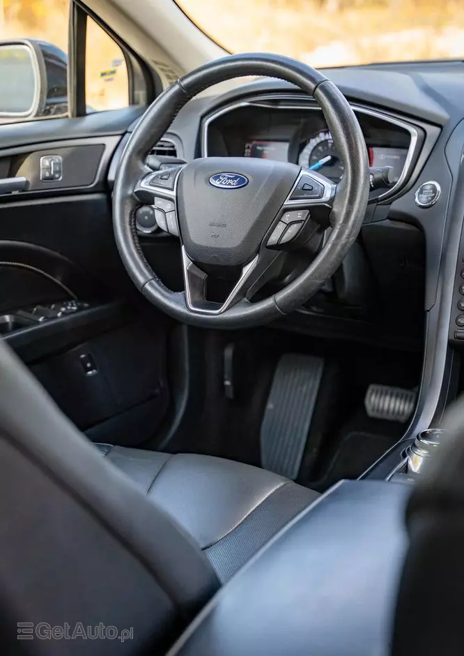 FORD Mondeo 2.0 Hybrid Titanium