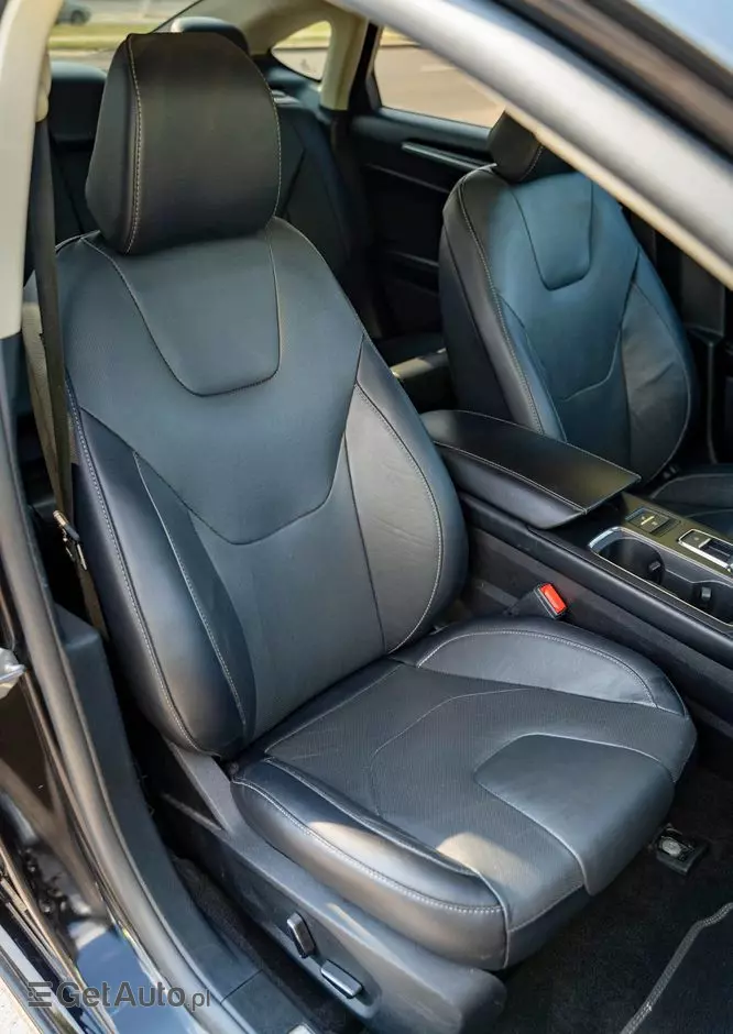 FORD Mondeo 2.0 Hybrid Titanium