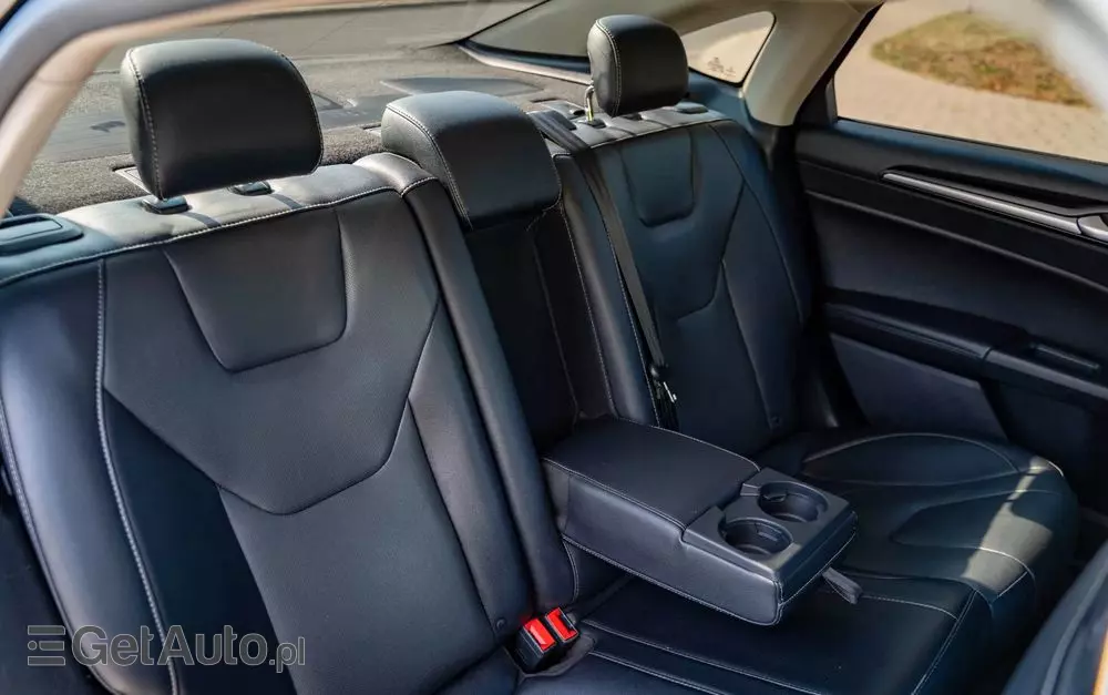 FORD Mondeo 2.0 Hybrid Titanium