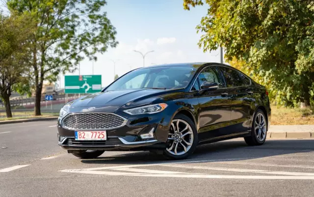 FORD Mondeo 2.0 Hybrid Titanium