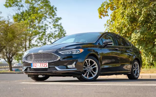 FORD Mondeo 2.0 Hybrid Titanium