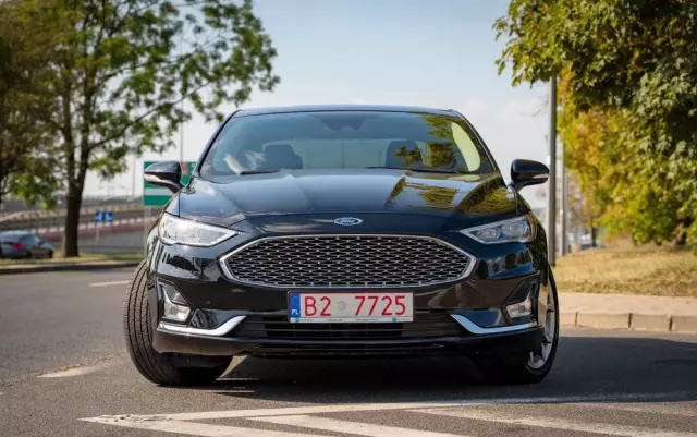 FORD Mondeo 2.0 Hybrid Titanium