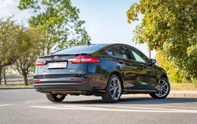 FORD Mondeo 2.0 Hybrid Titanium