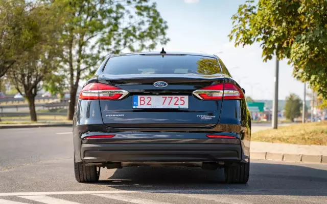 FORD Mondeo 2.0 Hybrid Titanium