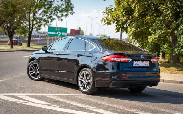 FORD Mondeo 2.0 Hybrid Titanium