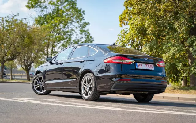 FORD Mondeo 2.0 Hybrid Titanium