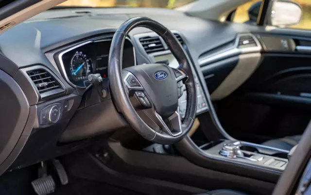 FORD Mondeo 2.0 Hybrid Titanium