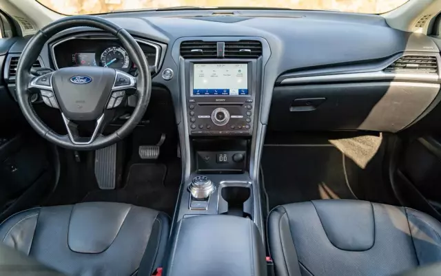 FORD Mondeo 2.0 Hybrid Titanium