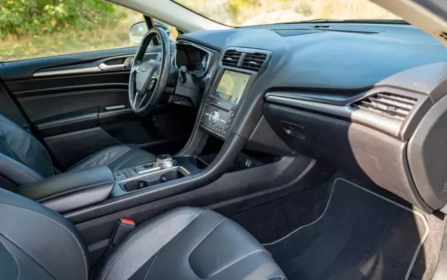 FORD Mondeo 2.0 Hybrid Titanium