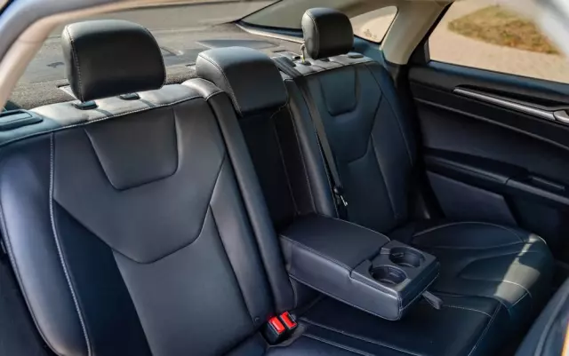 FORD Mondeo 2.0 Hybrid Titanium