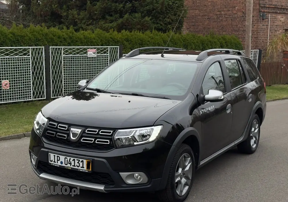DACIA Logan TCe 90 S&S Stepway Celebration