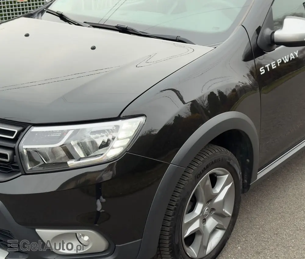 DACIA Logan TCe 90 S&S Stepway Celebration