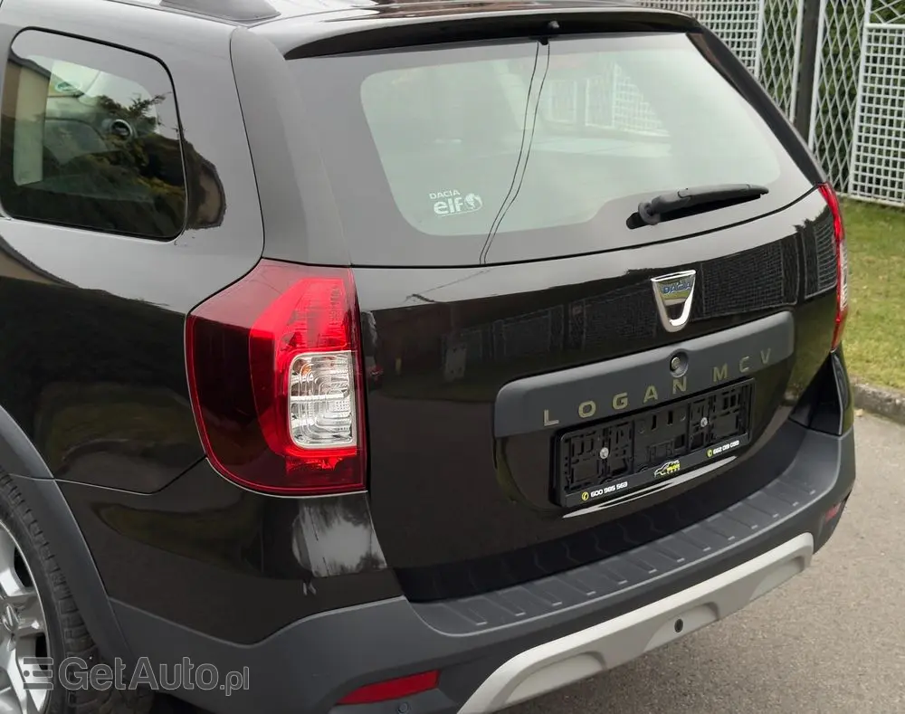 DACIA Logan TCe 90 S&S Stepway Celebration
