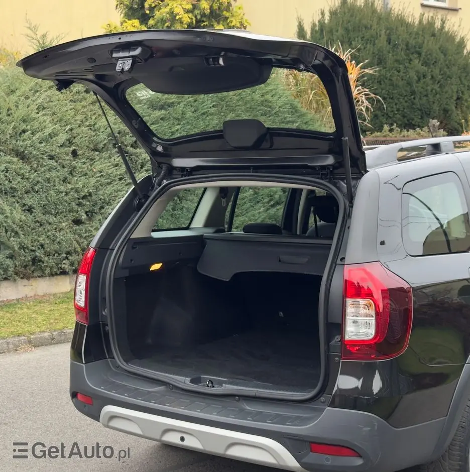 DACIA Logan TCe 90 S&S Stepway Celebration