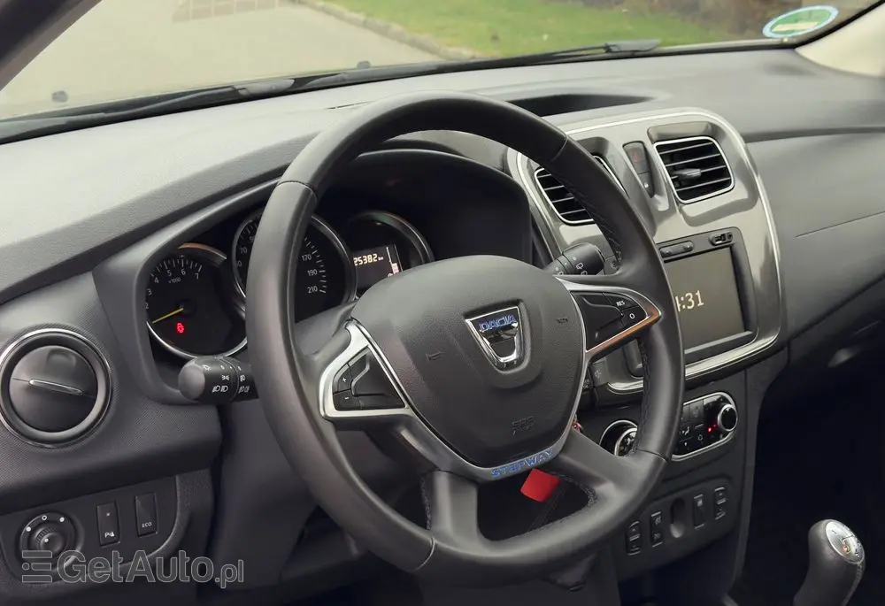 DACIA Logan TCe 90 S&S Stepway Celebration