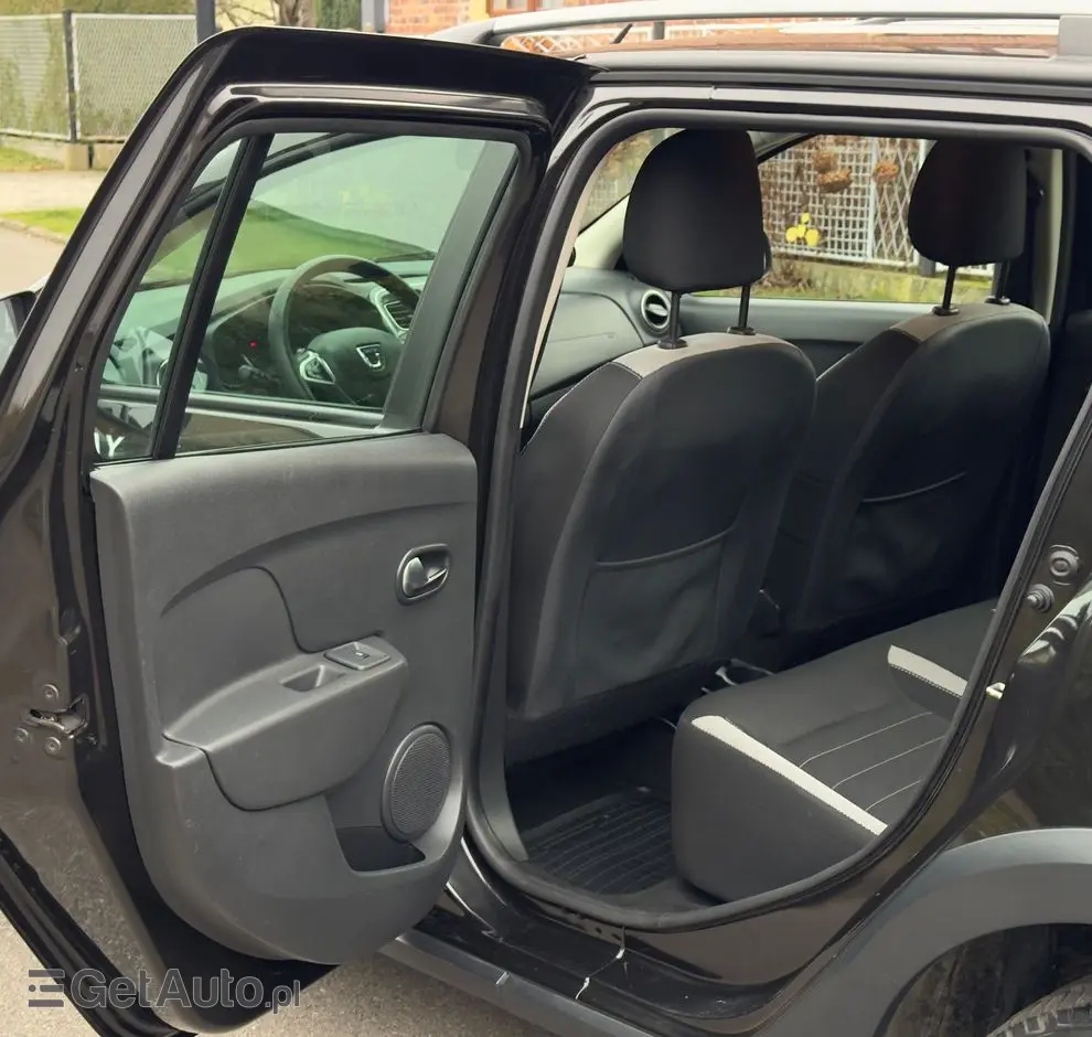 DACIA Logan TCe 90 S&S Stepway Celebration