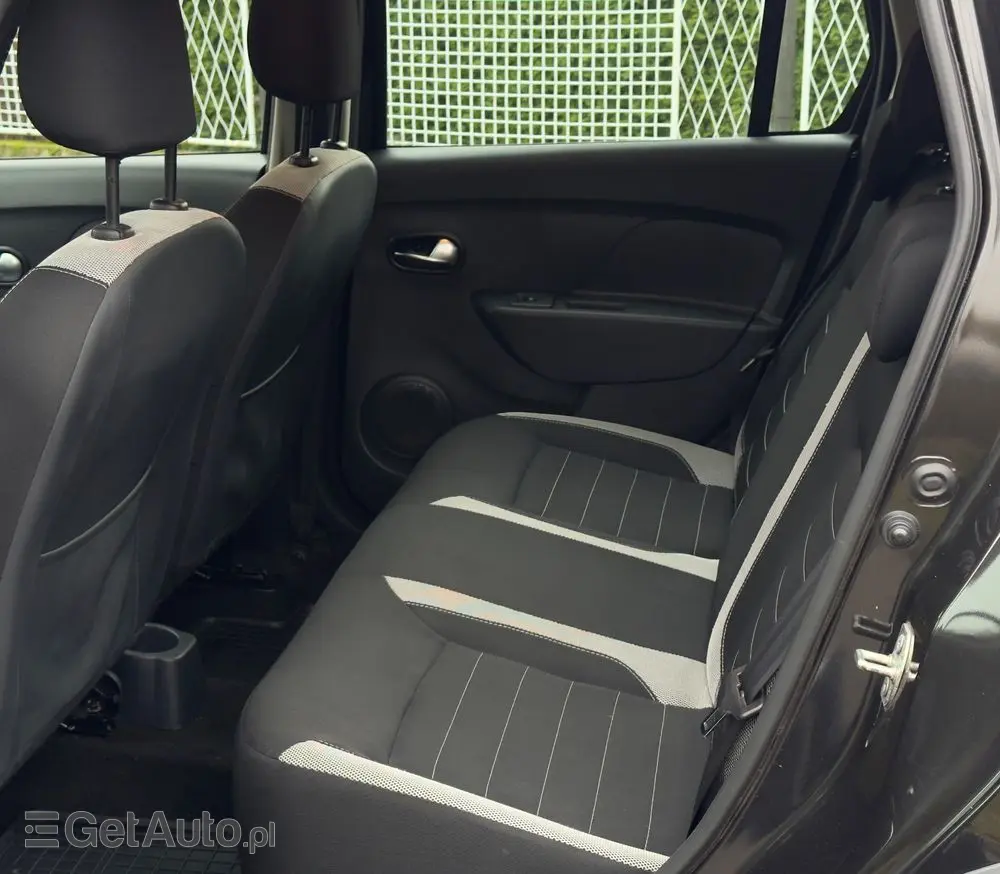 DACIA Logan TCe 90 S&S Stepway Celebration