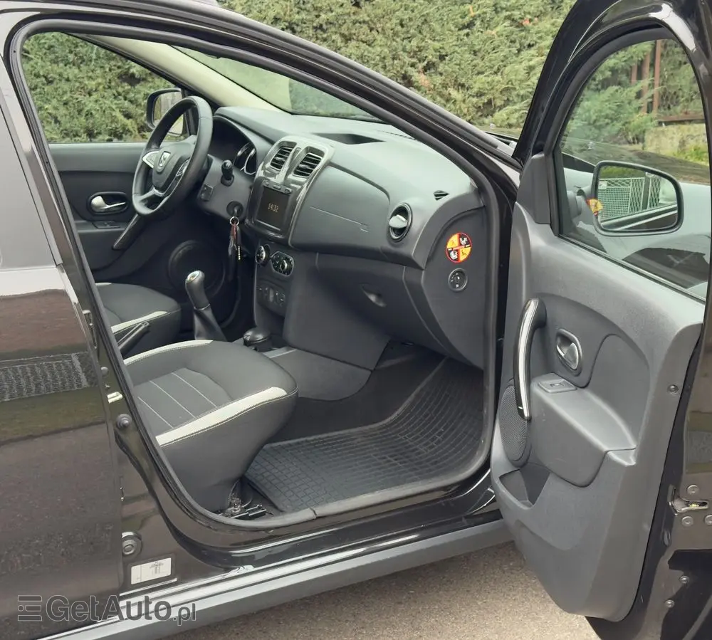 DACIA Logan TCe 90 S&S Stepway Celebration