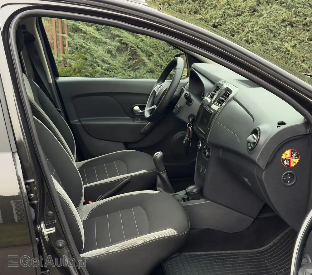 DACIA Logan TCe 90 S&S Stepway Celebration