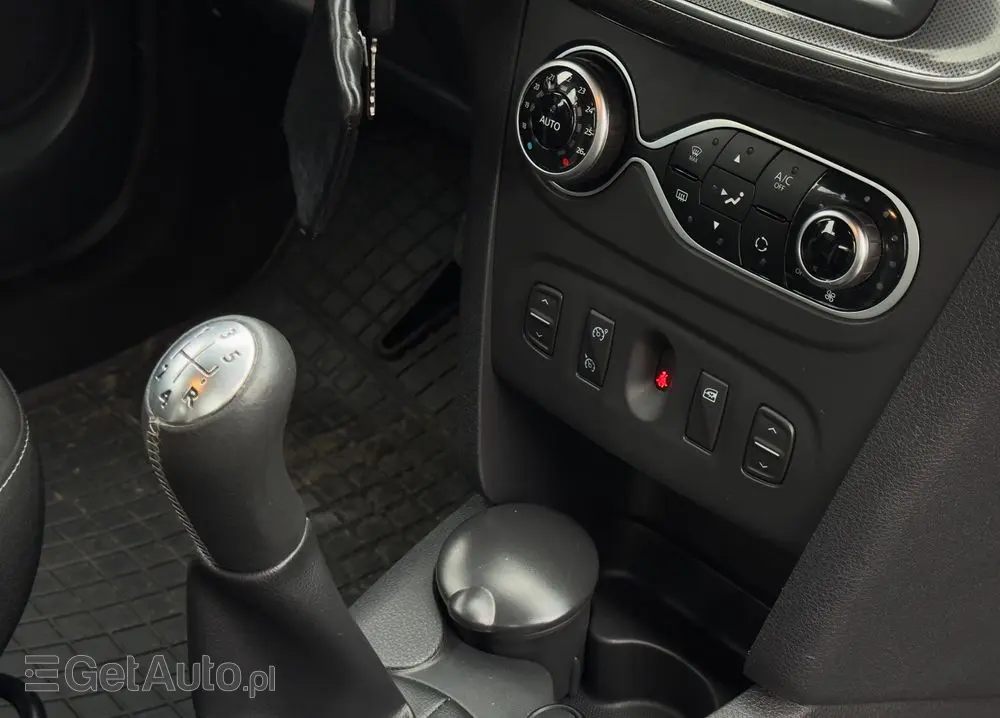 DACIA Logan TCe 90 S&S Stepway Celebration