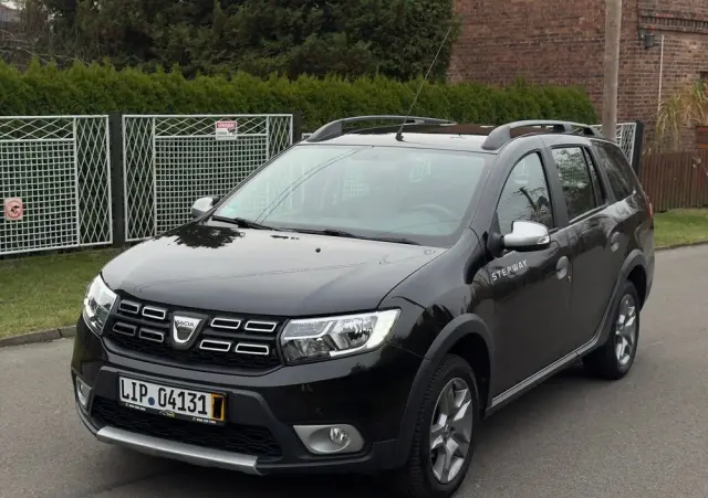 DACIA Logan TCe 90 S&S Stepway Celebration