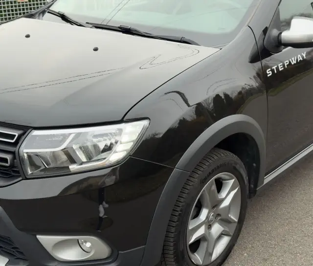 DACIA Logan TCe 90 S&S Stepway Celebration