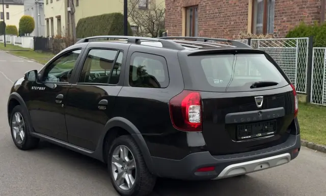 DACIA Logan TCe 90 S&S Stepway Celebration