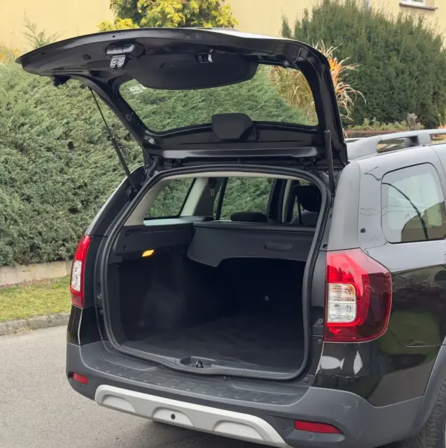 DACIA Logan TCe 90 S&S Stepway Celebration