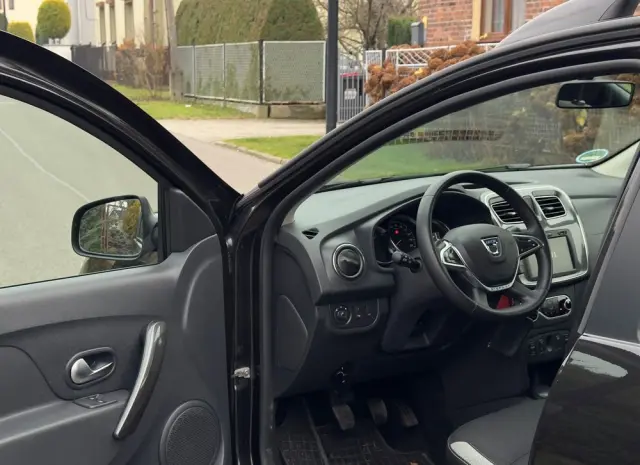 DACIA Logan TCe 90 S&S Stepway Celebration