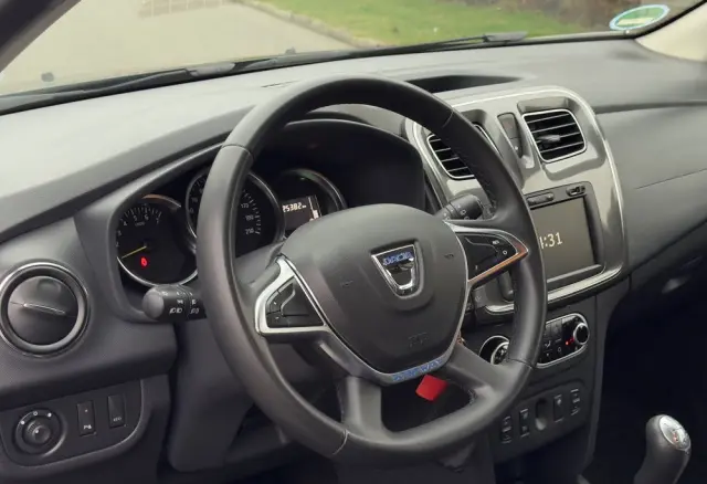 DACIA Logan TCe 90 S&S Stepway Celebration