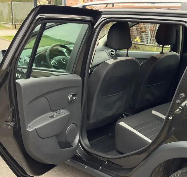 DACIA Logan TCe 90 S&S Stepway Celebration